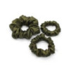 Scrunchie by Terrie – Handmade Saténová gumička na kučeravé vlasy vojenská
